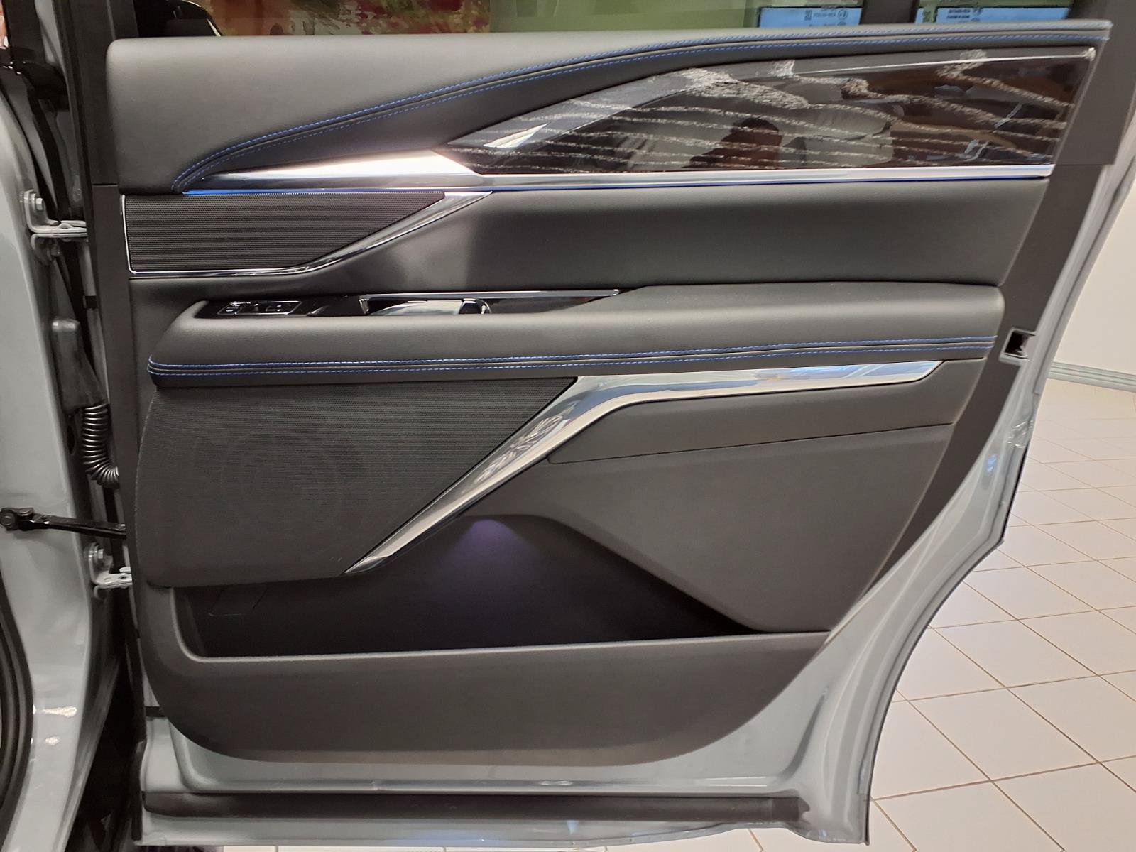 Certified 2026 Cadillac Escalade IQL Luxury AWD/4WD image 12