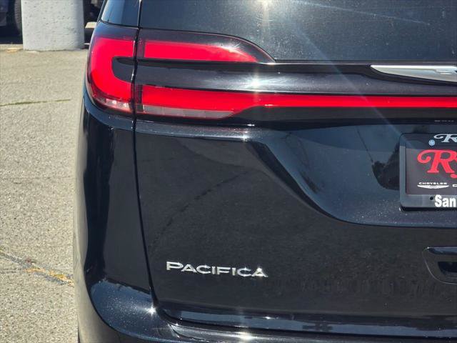 Certified 2024 Chrysler Pacifica Touring-L FWD image 8