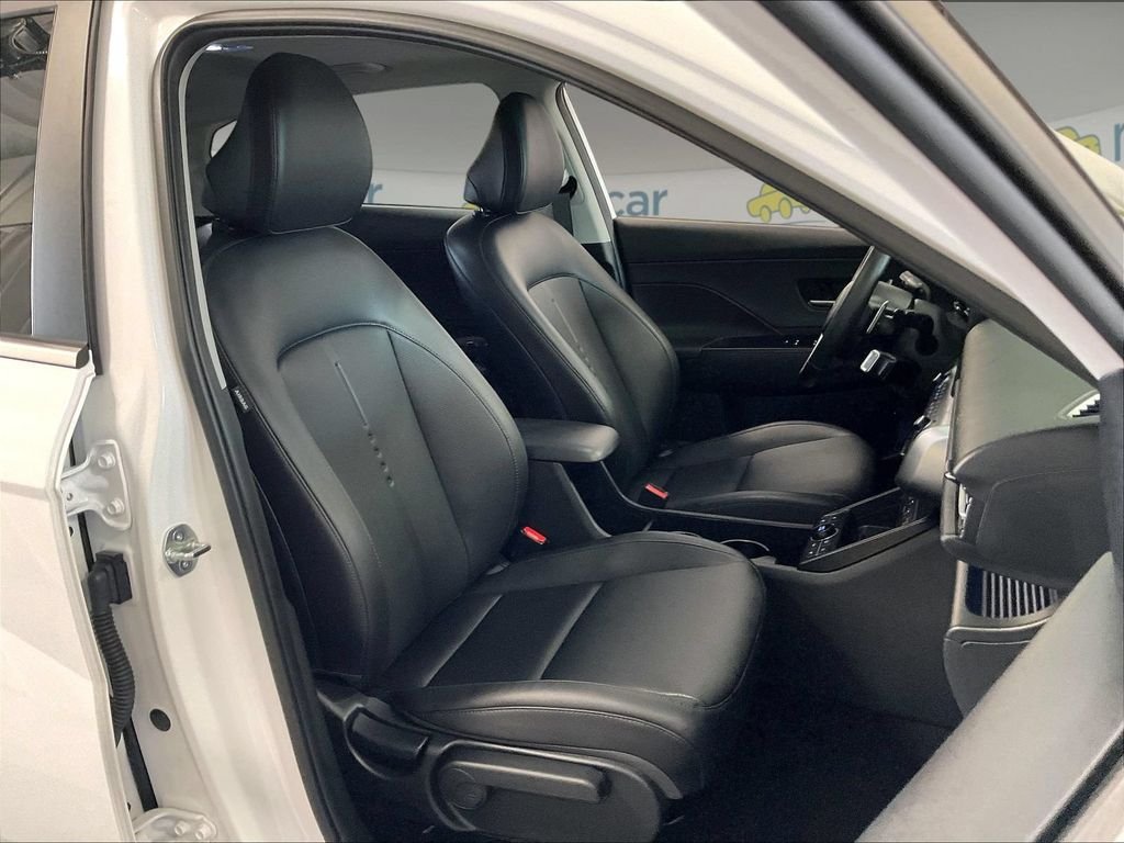 Used 2024 Hyundai Kona Limited FWD image 11