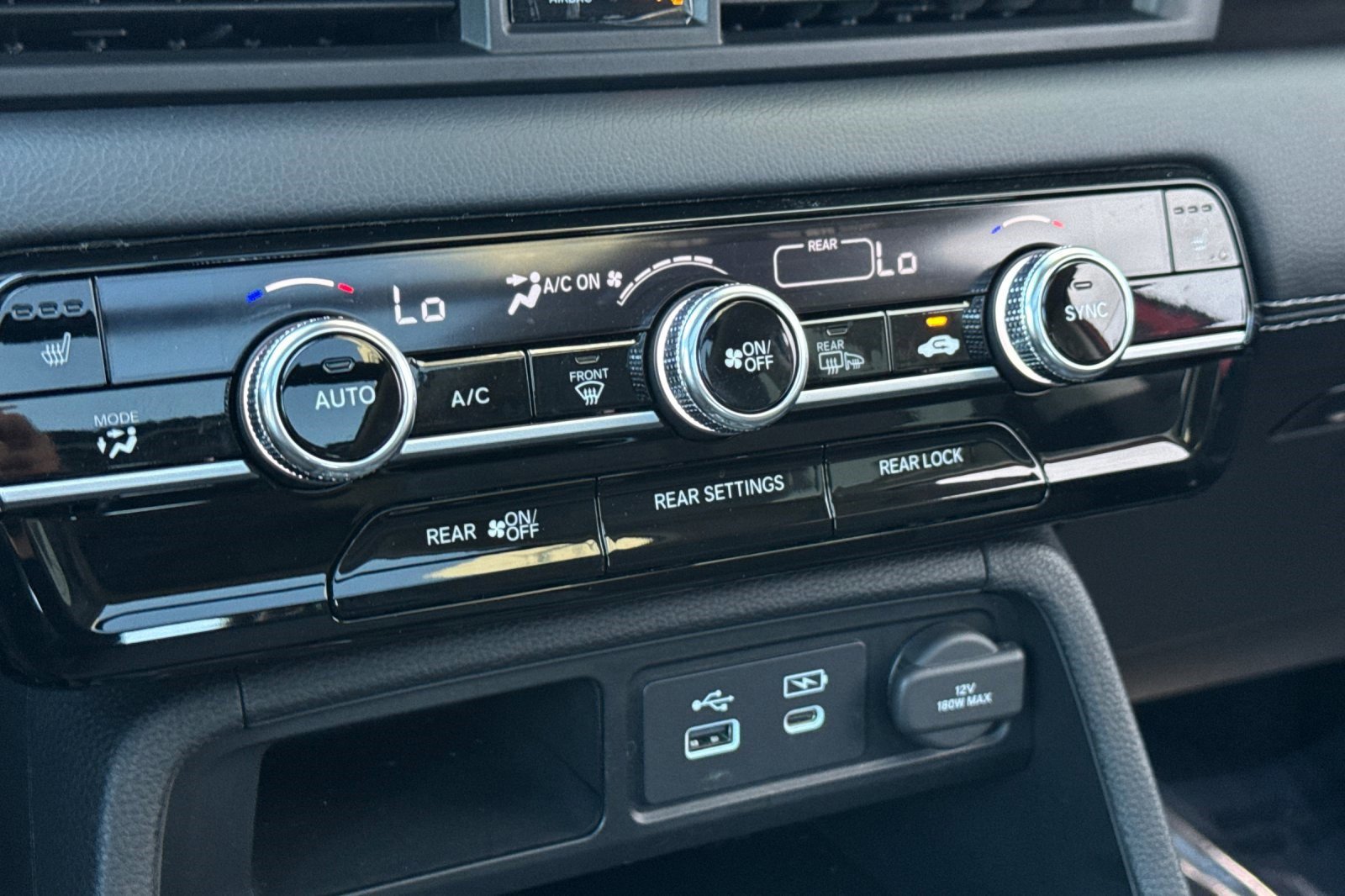 Certified 2025 Honda Pilot Touring image 17