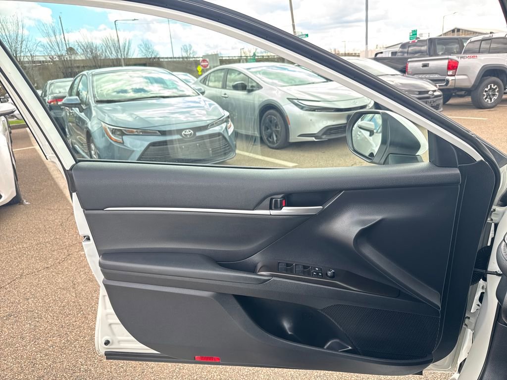 Used 2023 Toyota Camry LE image 30
