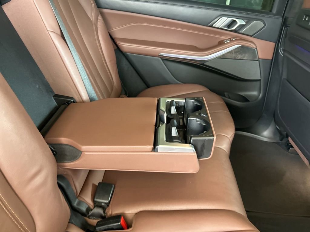Used 2022 BMW X7 M50i w/ Dynamic Handling Package image 36