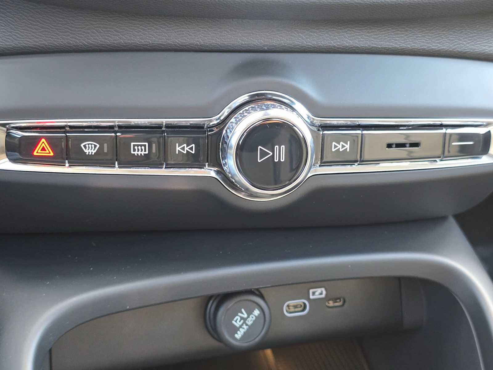 New 2026 Volvo XC40 B5 Plus w/ Protection Package Premier AWD/4WD image 29