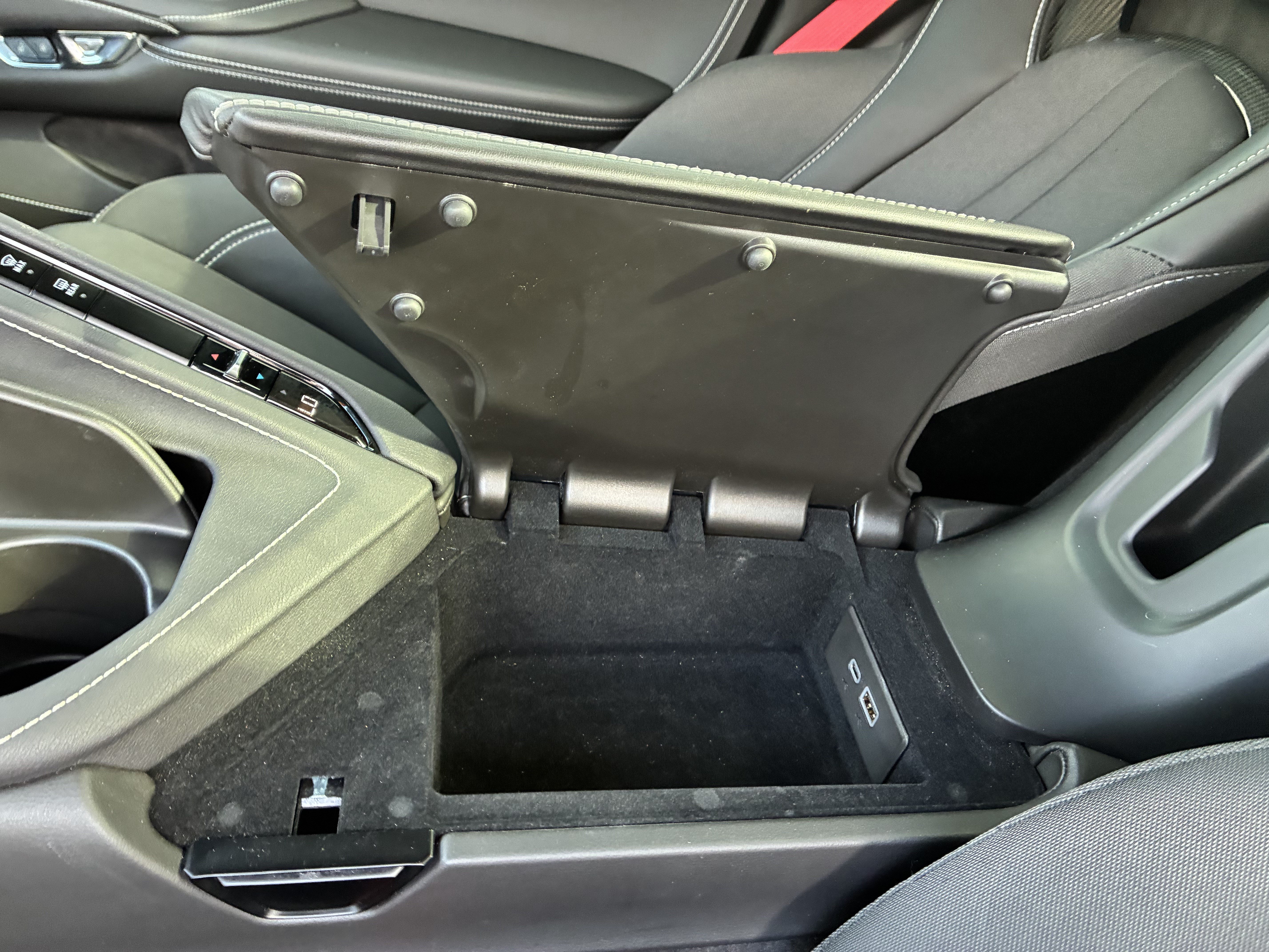 Used 2025 Chevrolet Corvette Z06 RWD image 33