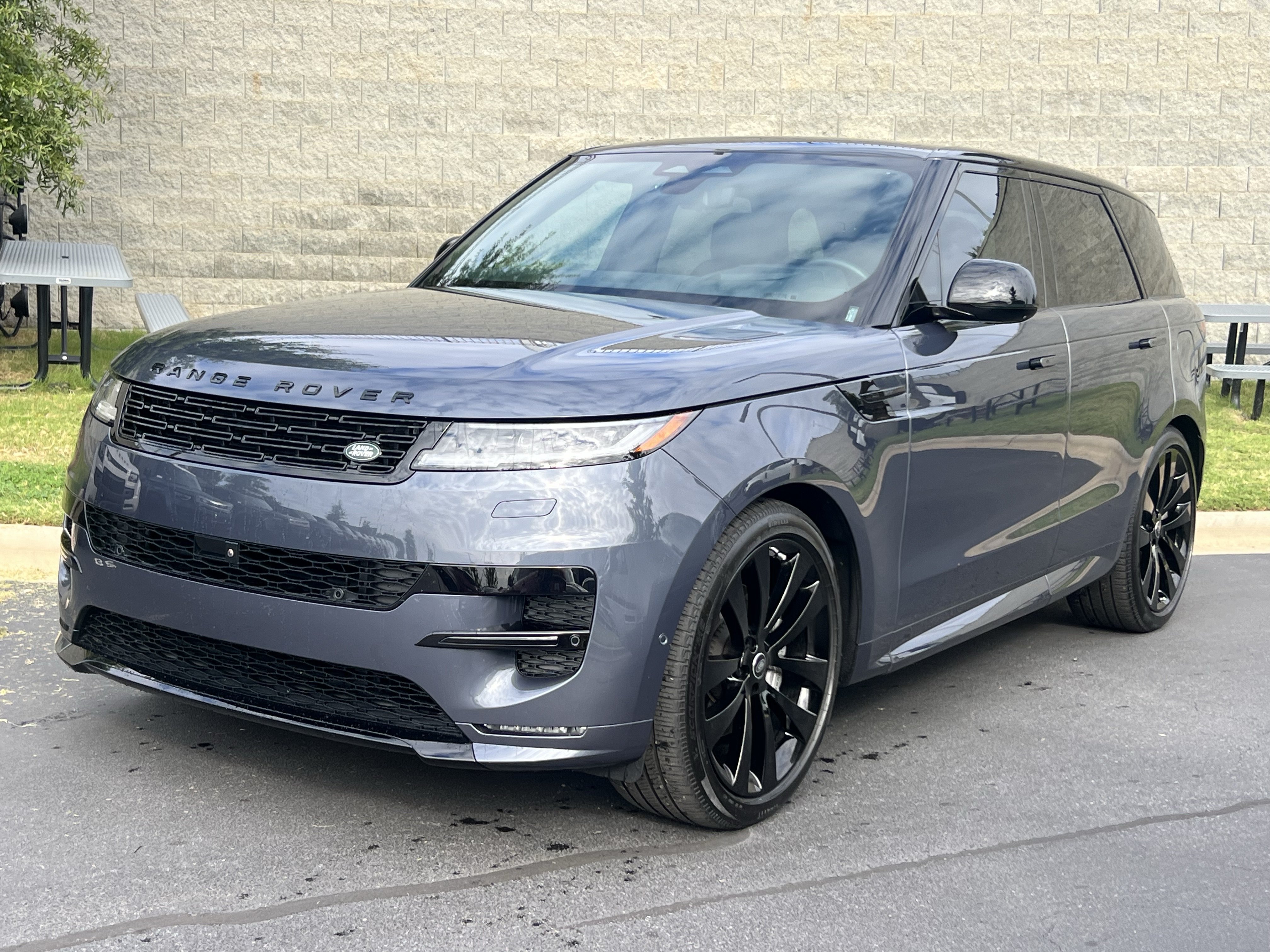 Used 2025 Land Rover Range Rover Sport Dynamic SE AWD/4WD image 1