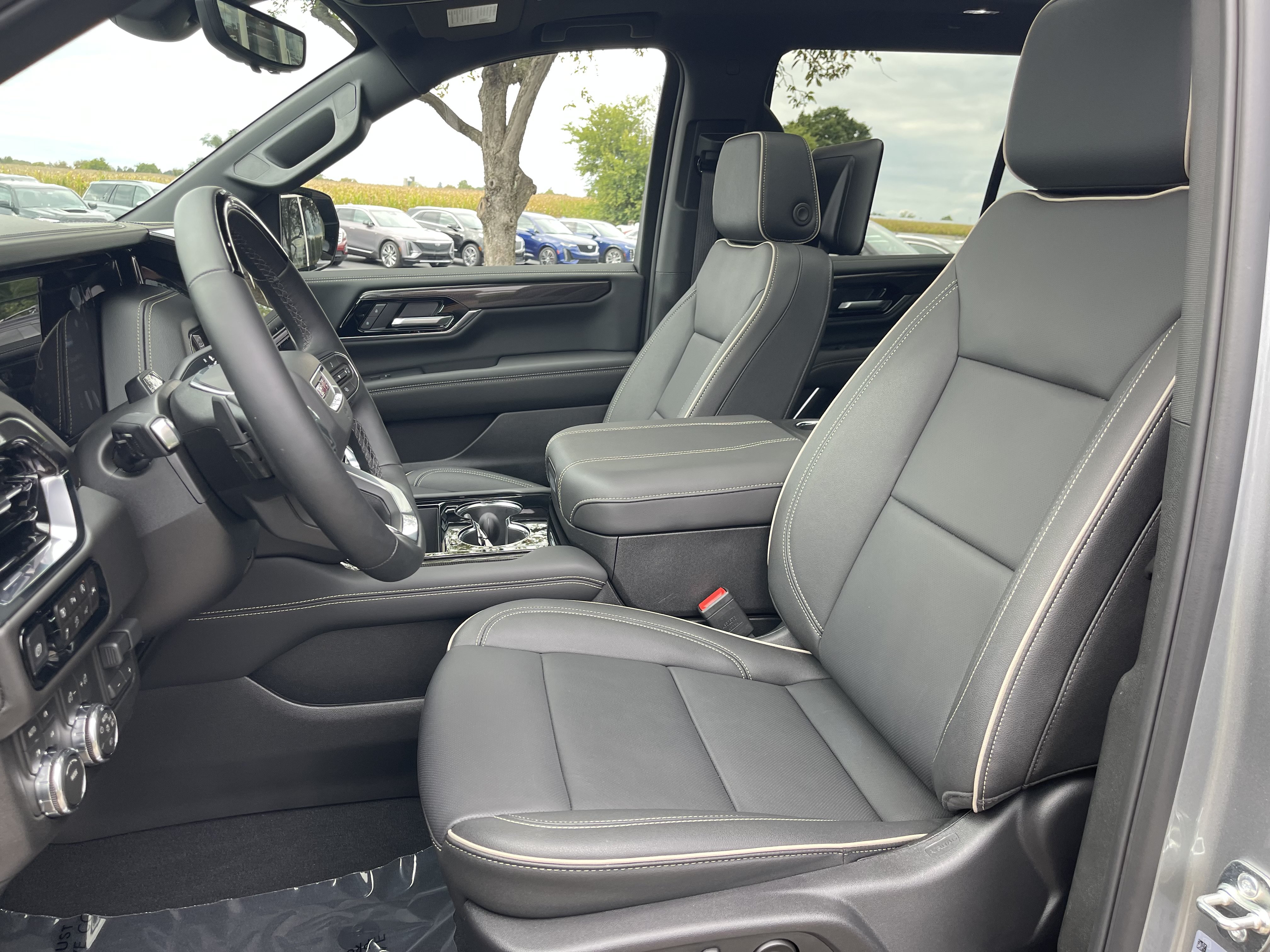 Used 2026 GMC Yukon Elevation w/ Elevation Premium Package AWD/4WD image 22