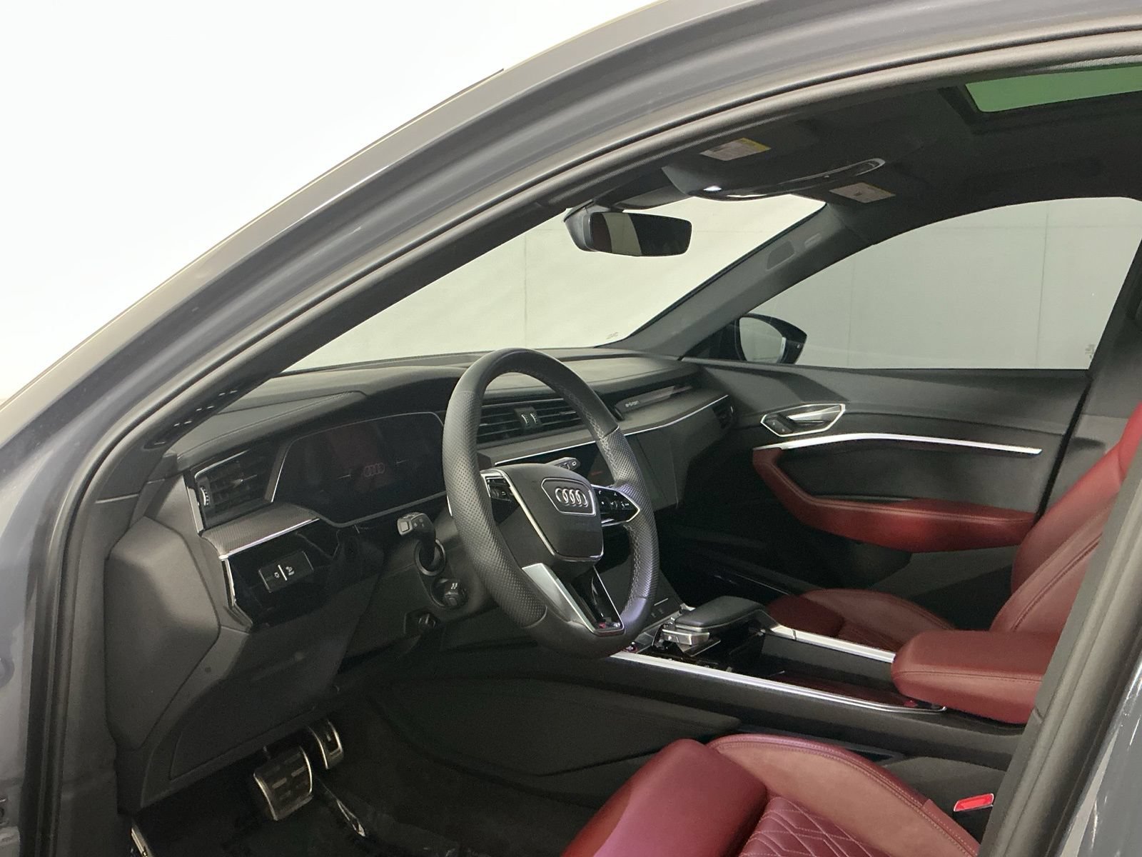 Used 2024 Audi SQ8 e-tron Premium Plus w/ Black Optic Package AWD/4WD image 10