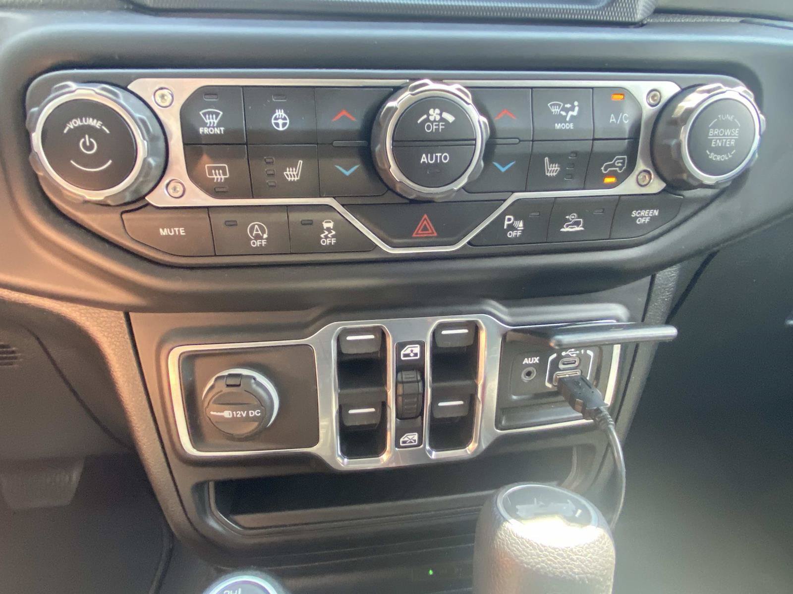 Used 2021 Jeep Wrangler Unlimited Sahara AWD/4WD image 28