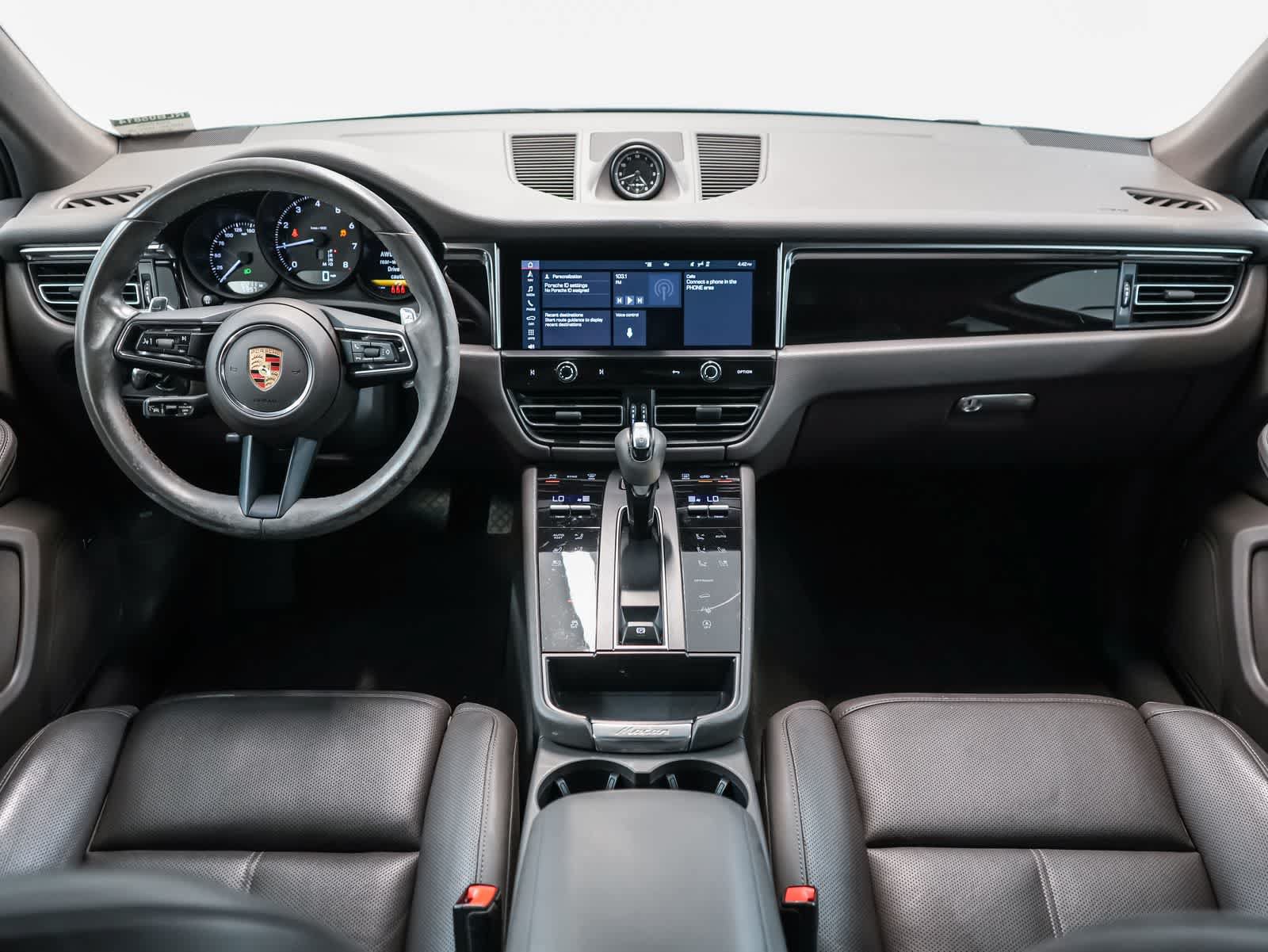 Certified 2024 Porsche Macan AWD/4WD image 18