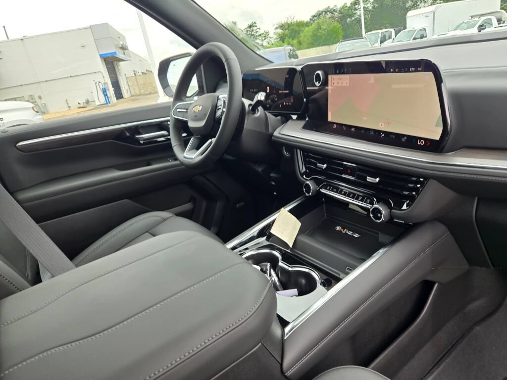 New 2026 Chevrolet Suburban LT w/ Comfort Package AWD/4WD image 6