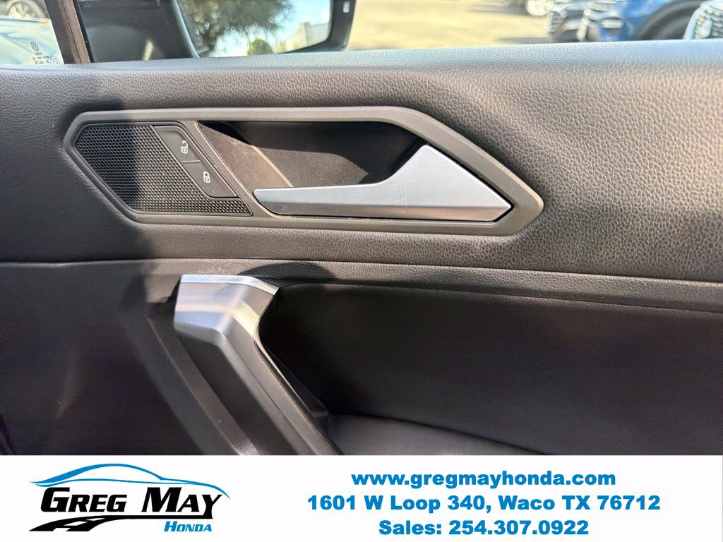Used 2021 Volkswagen Tiguan SE w/ Panoramic Sunroof Package FWD image 28