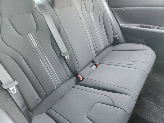 Certified 2025 Hyundai Elantra Sport FWD image 21