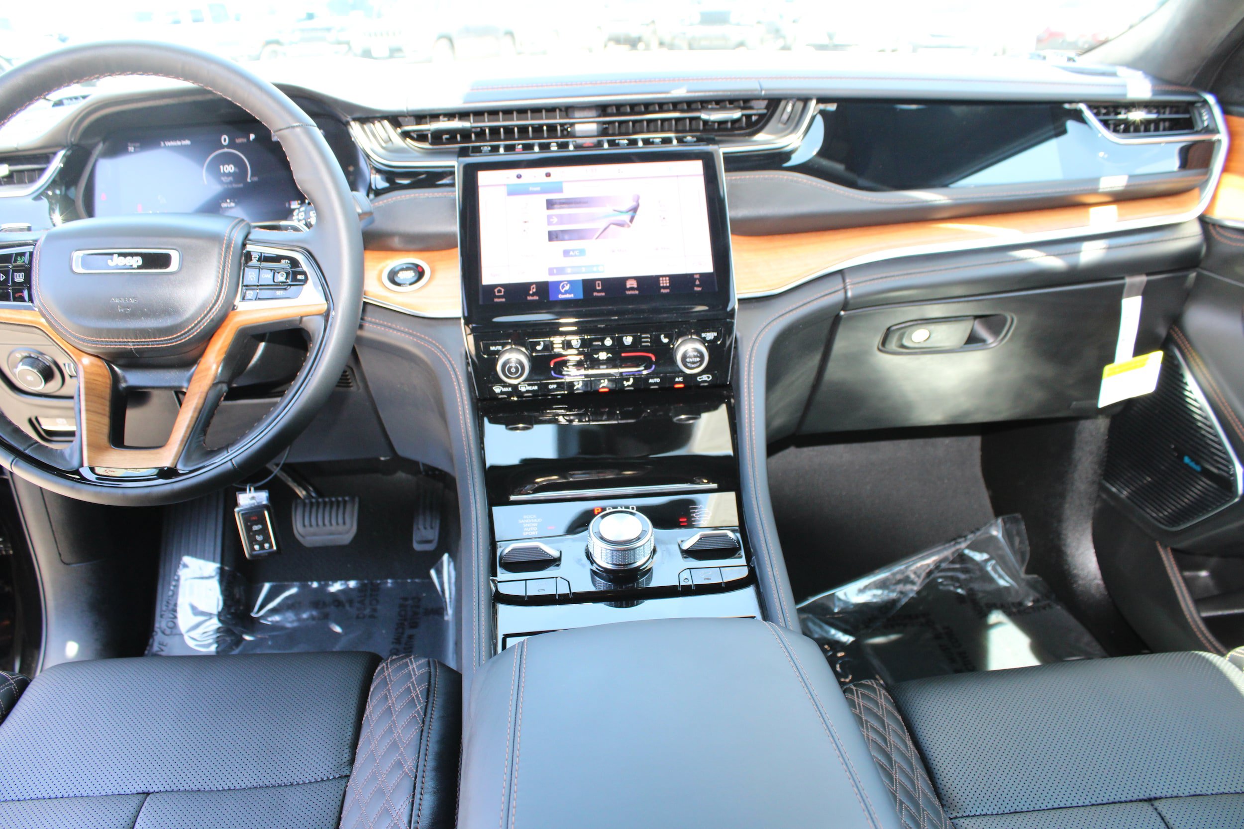 New 2025 Jeep Grand Cherokee Summit AWD/4WD image 17