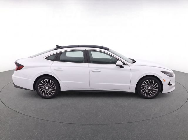 Certified 2023 Hyundai Sonata Limited w/ Cargo Package FWD image 4