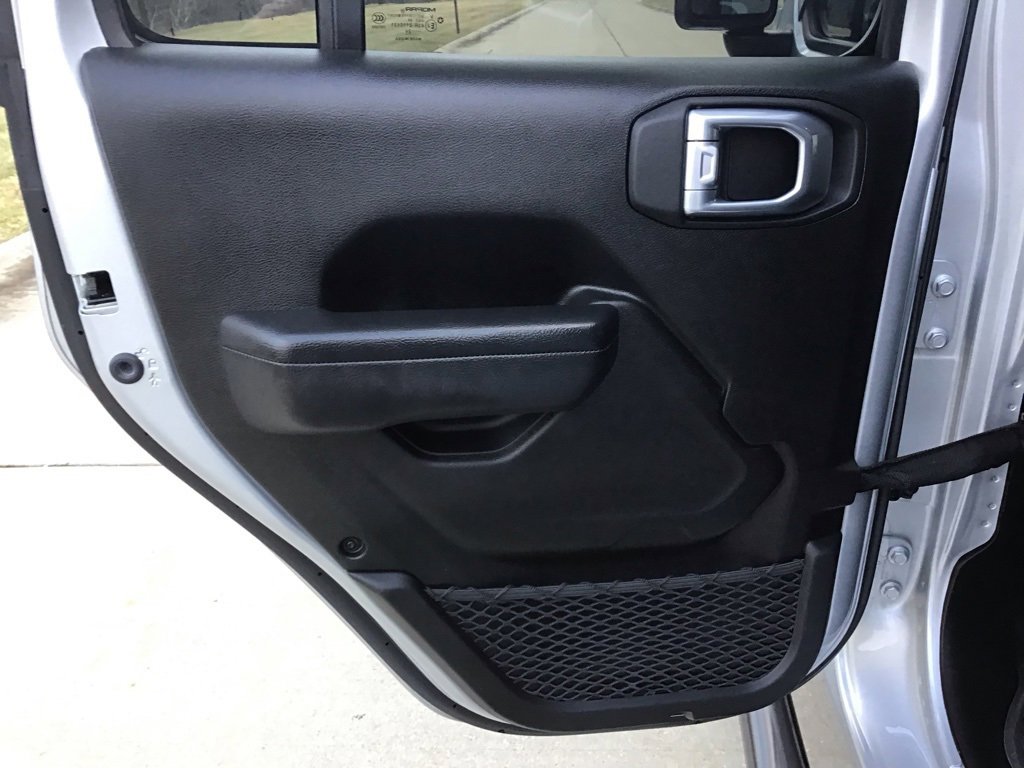 Used 2024 Jeep Gladiator Willys image 11