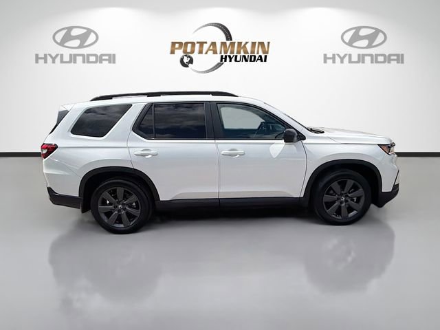 Used 2023 Honda Pilot Sport image 4