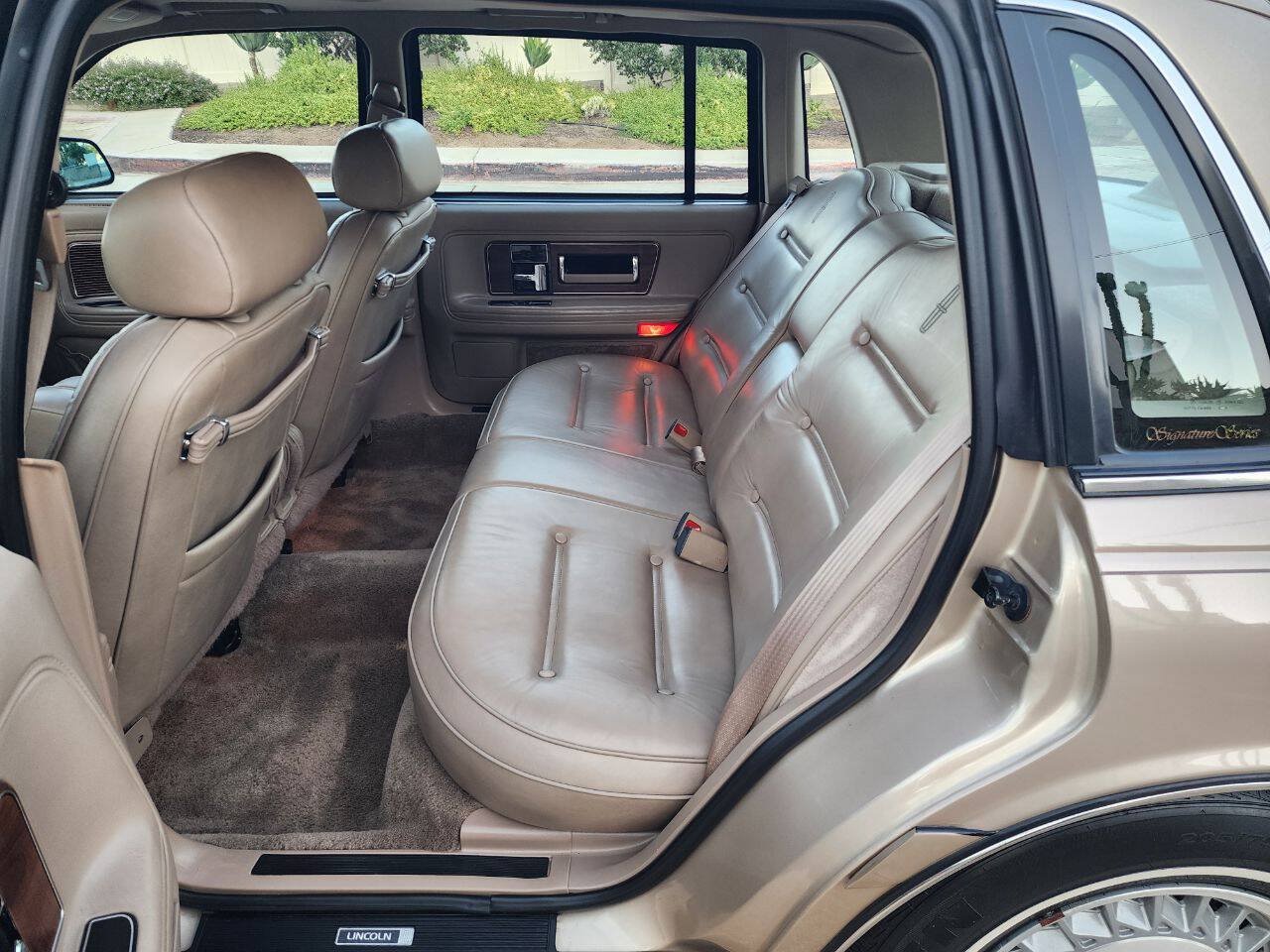 Used 1988 Lincoln Continental Signature FWD image 15