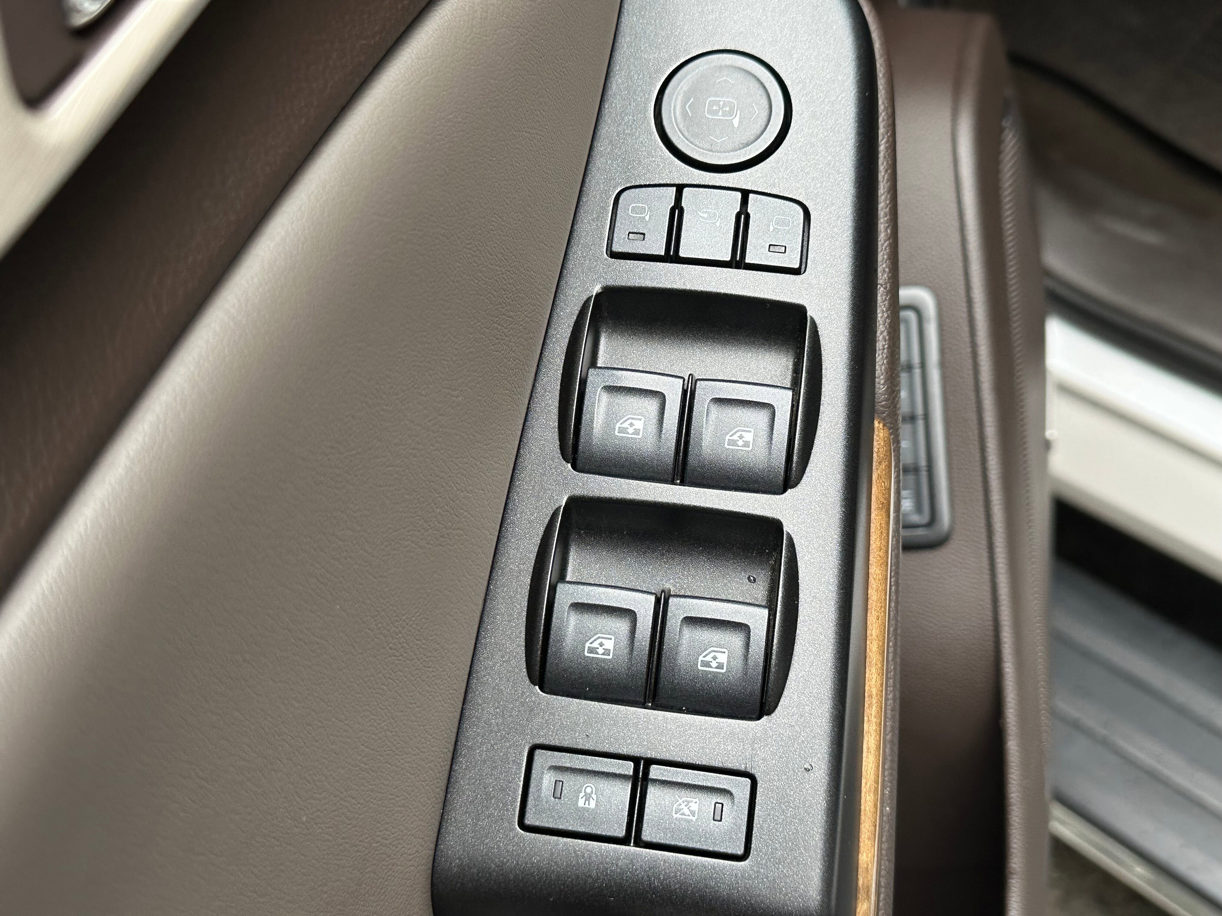 Used 2016 GMC Yukon Denali w/ Open Road Package image 24