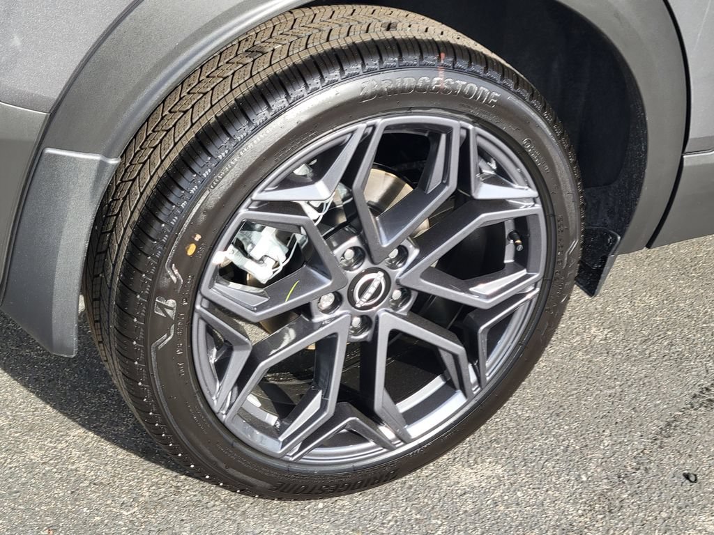 New 2026 Nissan Kicks SR w/ SR Premium Package FWD image 3