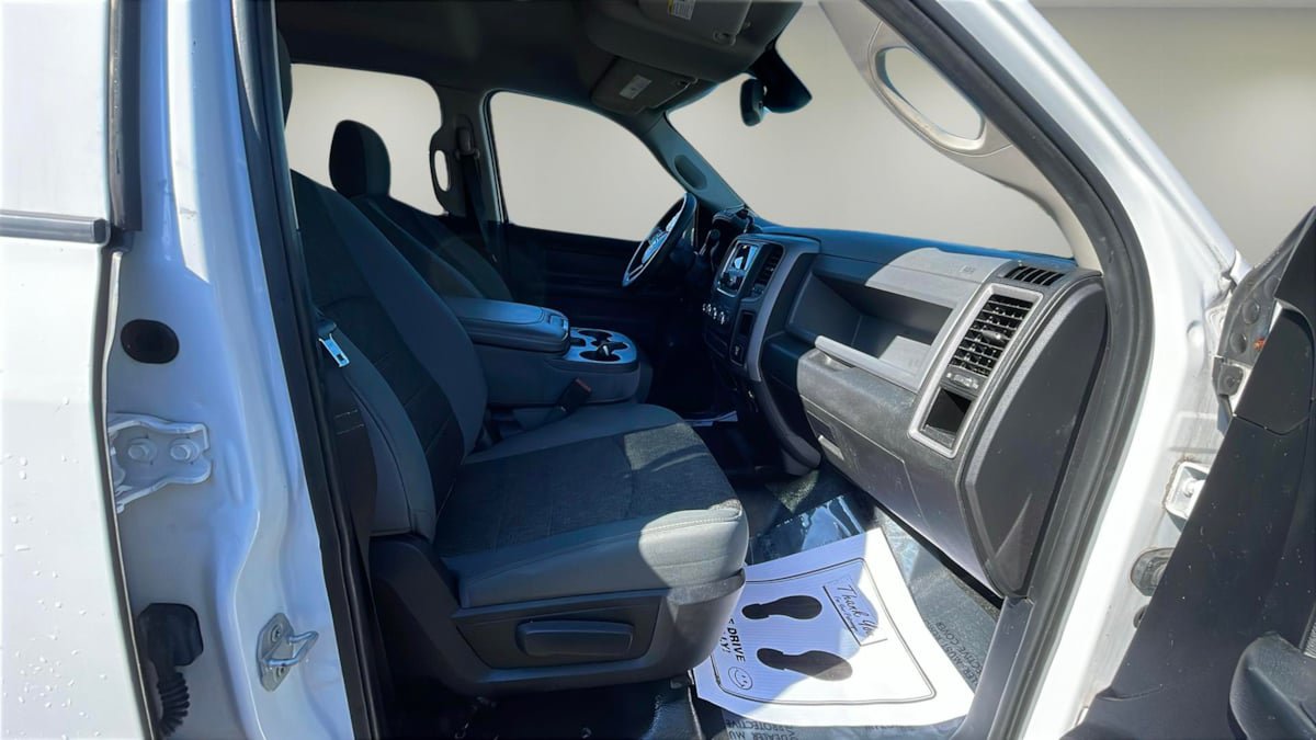 Used 2014 RAM 1500 4x4 Crew Cab w/ Exterior Appearance Group image 9