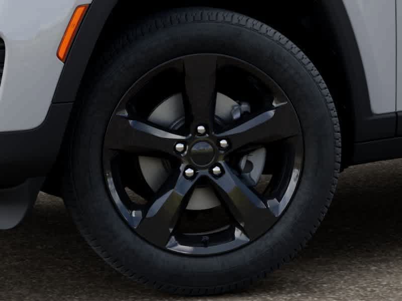 Certified 2025 Jeep Grand Cherokee Altitude AWD/4WD image 8