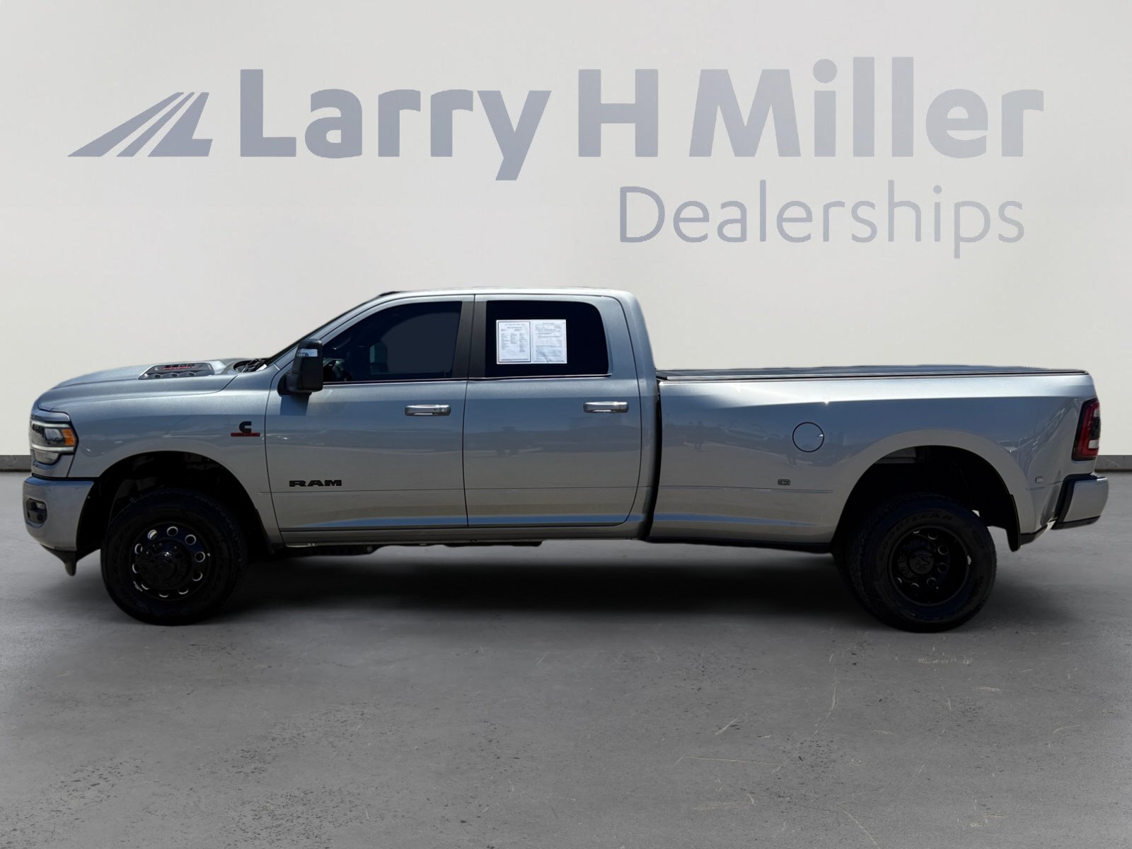 Used 2024 RAM 3500 Laramie w/ Night Edition AWD/4WD image 2