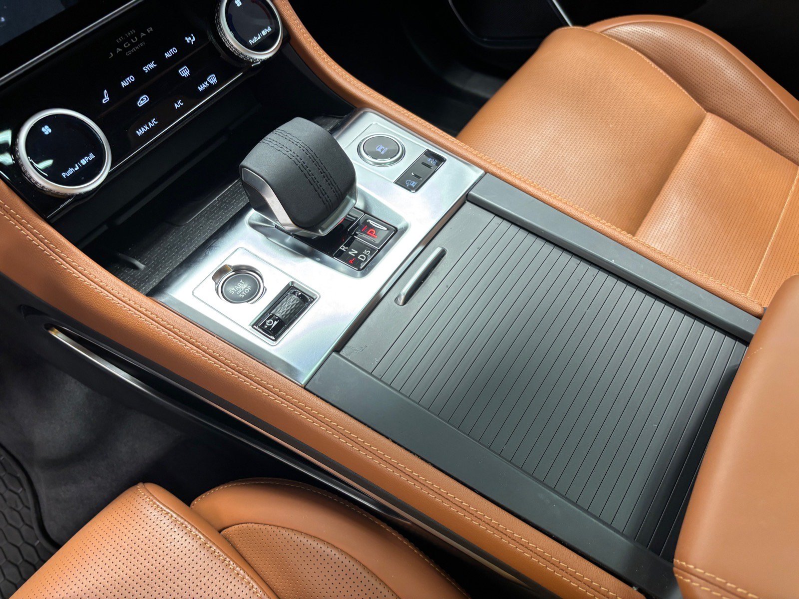 New 2025 Jaguar F-PACE R-Dynamic S AWD/4WD image 14