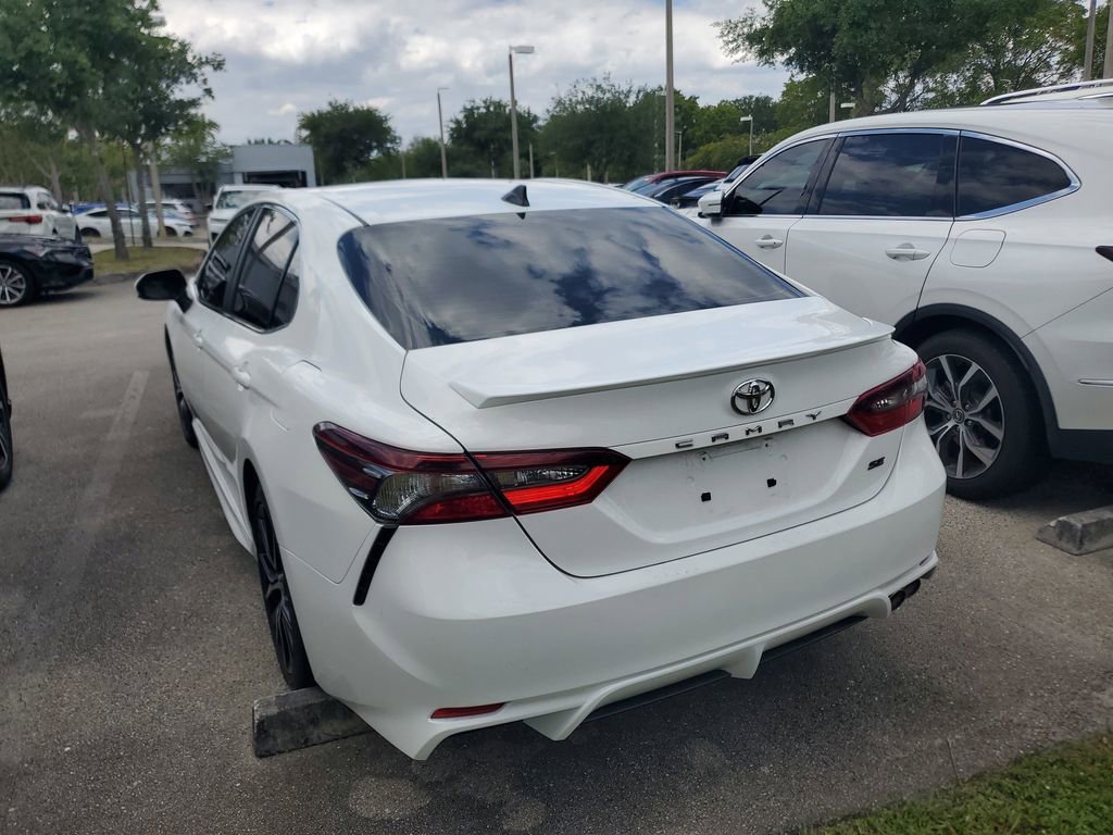 Used 2021 Toyota Camry SE w/ Convenience Package FWD image 7