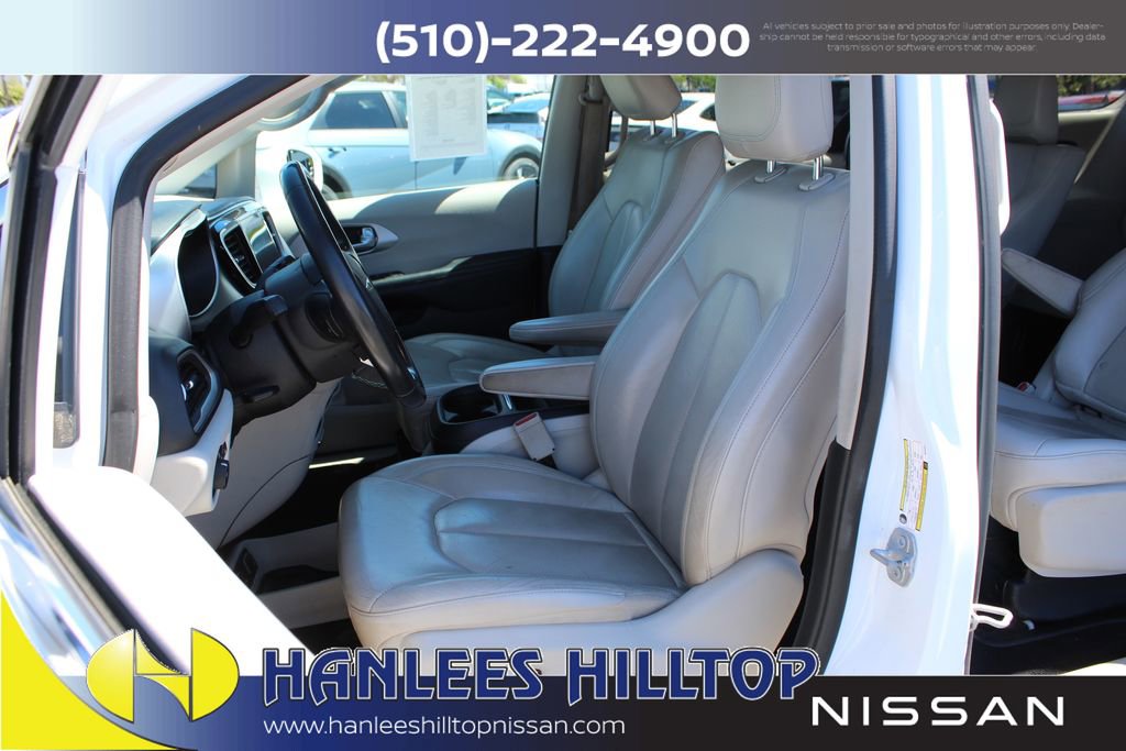 Used 2018 Chrysler Pacifica Touring-L image 13