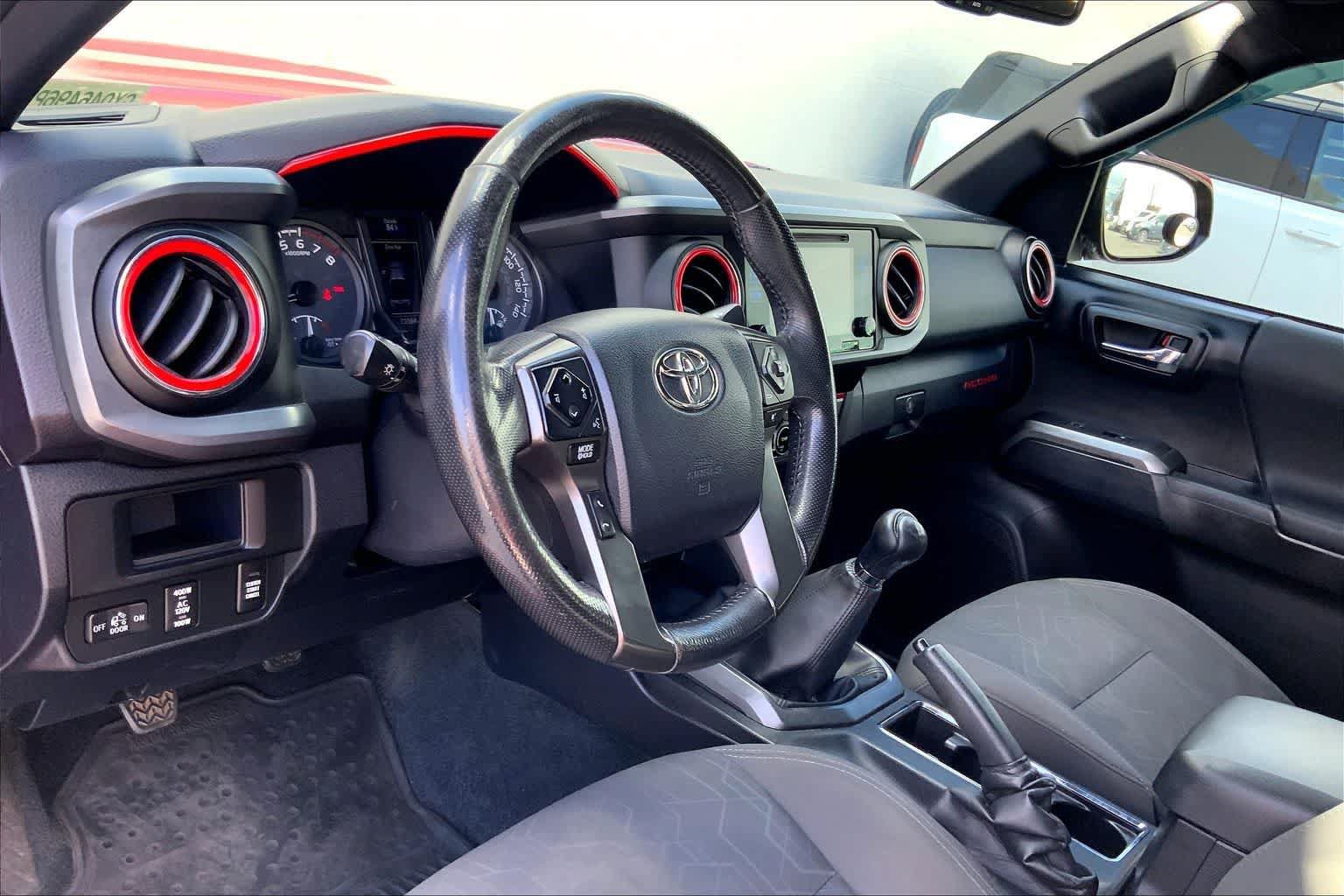 Used 2016 Toyota Tacoma SR AWD/4WD image 2