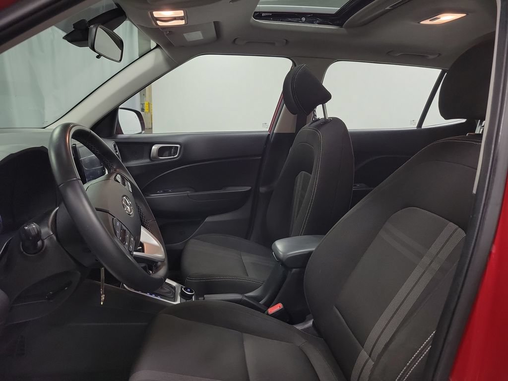 Used 2020 Hyundai Venue SEL w/ Convenience Package FWD image 16