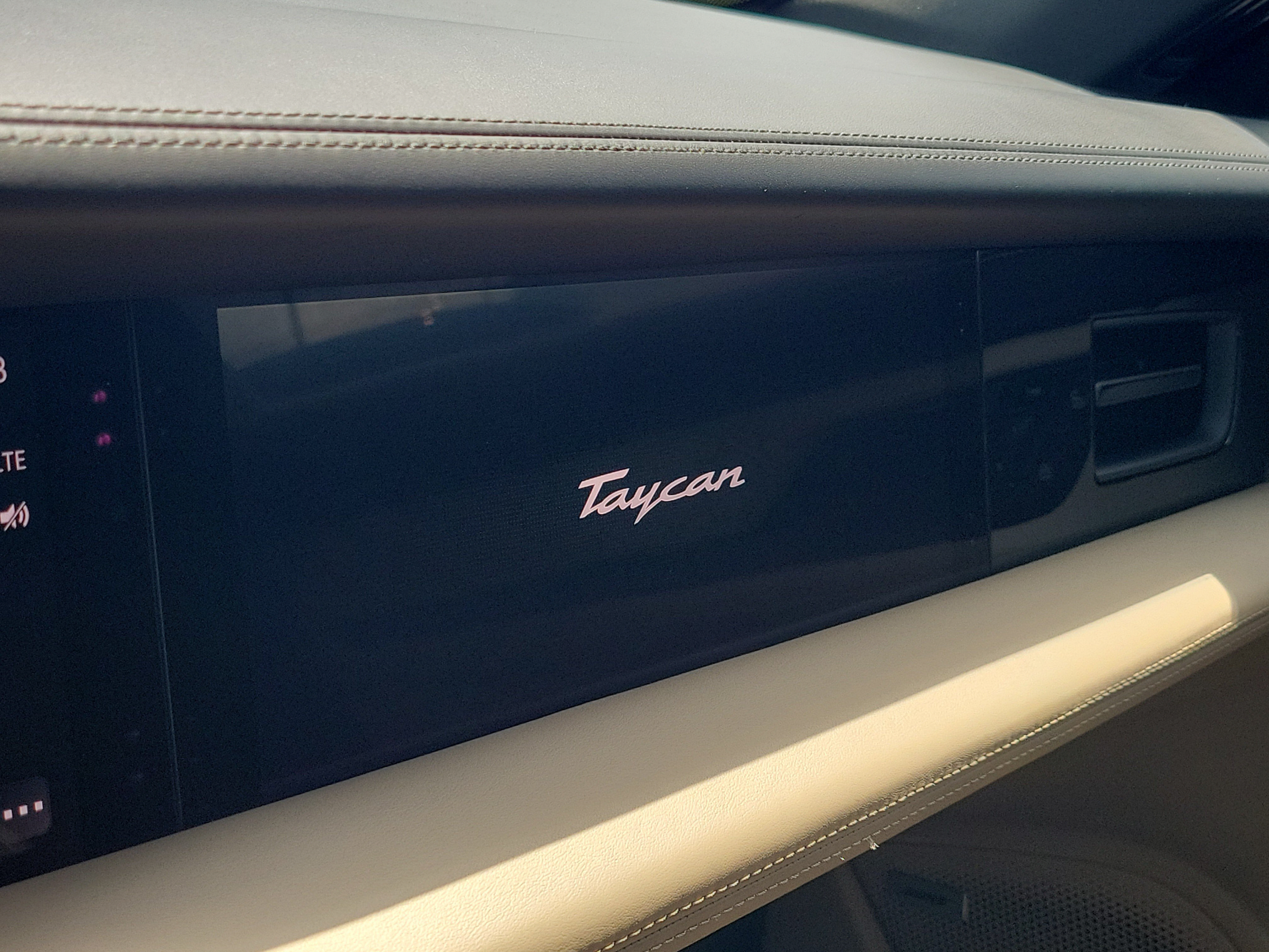 Used 2020 Porsche Taycan 4S AWD/4WD image 28