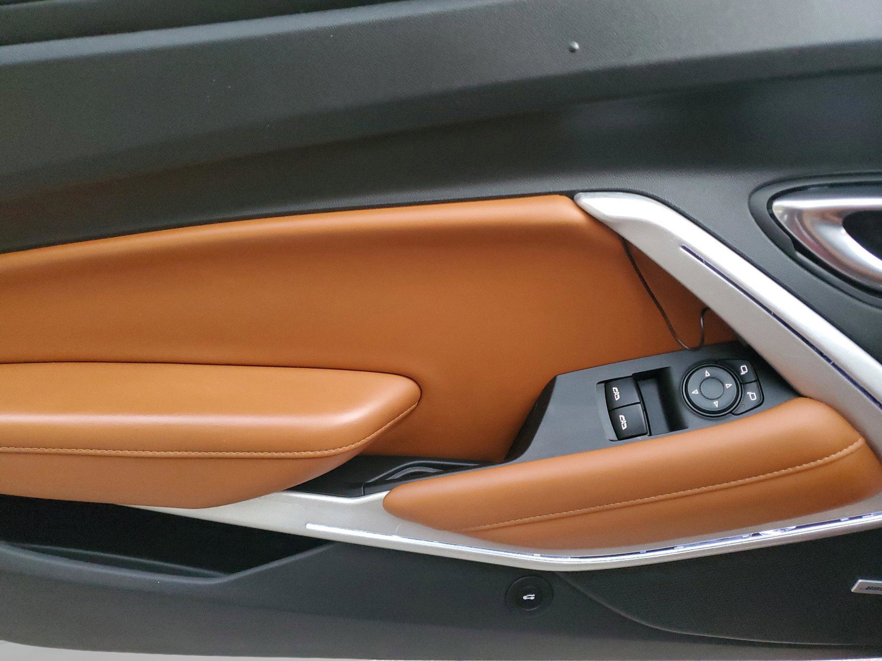 Used 2019 Chevrolet Camaro LT w/ Technology Package image 13