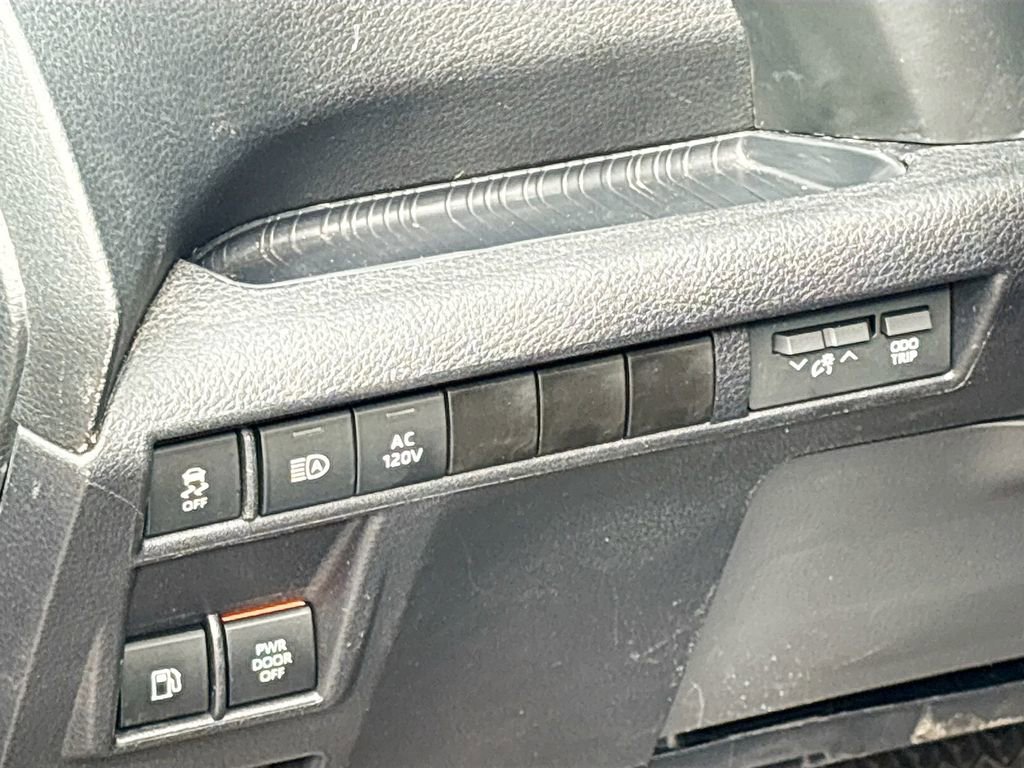 Used 2025 Toyota Sienna Limited image 10