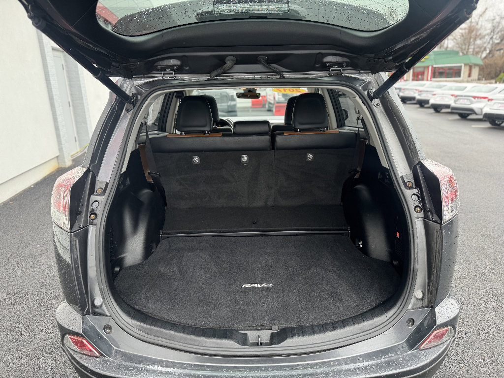 Used 2017 Toyota RAV4 Limited w/ Advanced Technology Package image 10