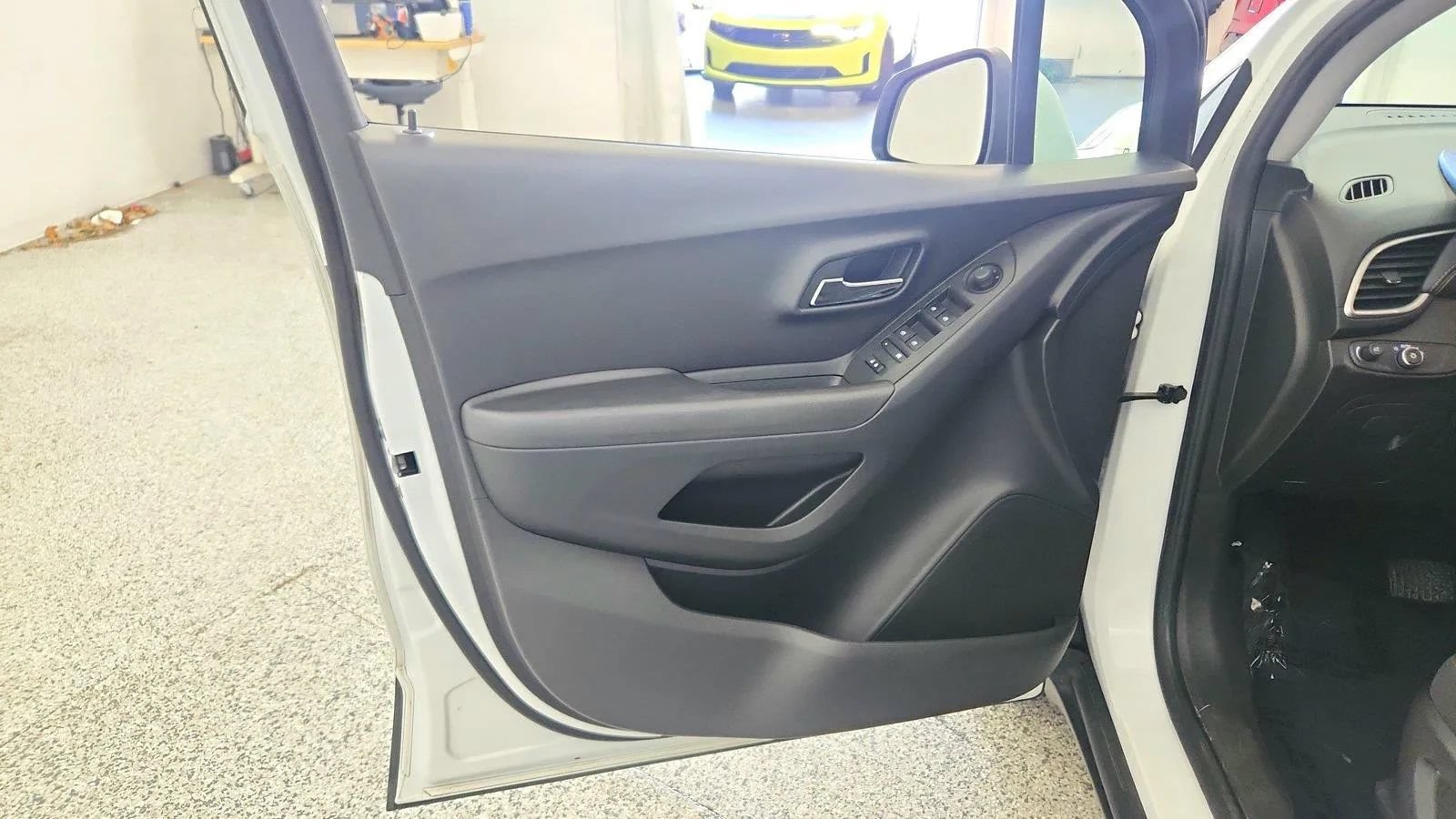 Used 2020 Chevrolet Trax LS FWD image 23