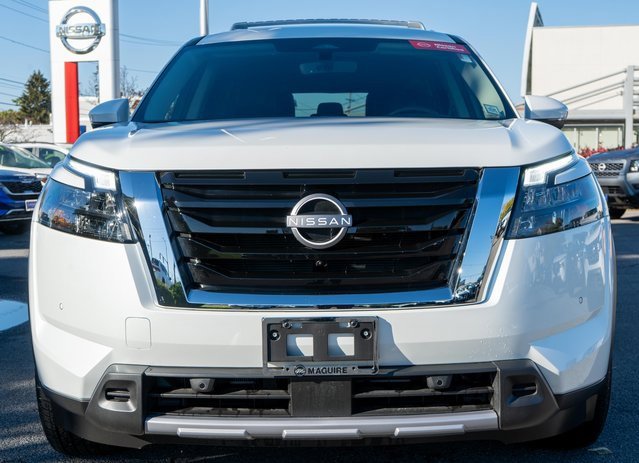 Certified 2025 Nissan Pathfinder SL image 3