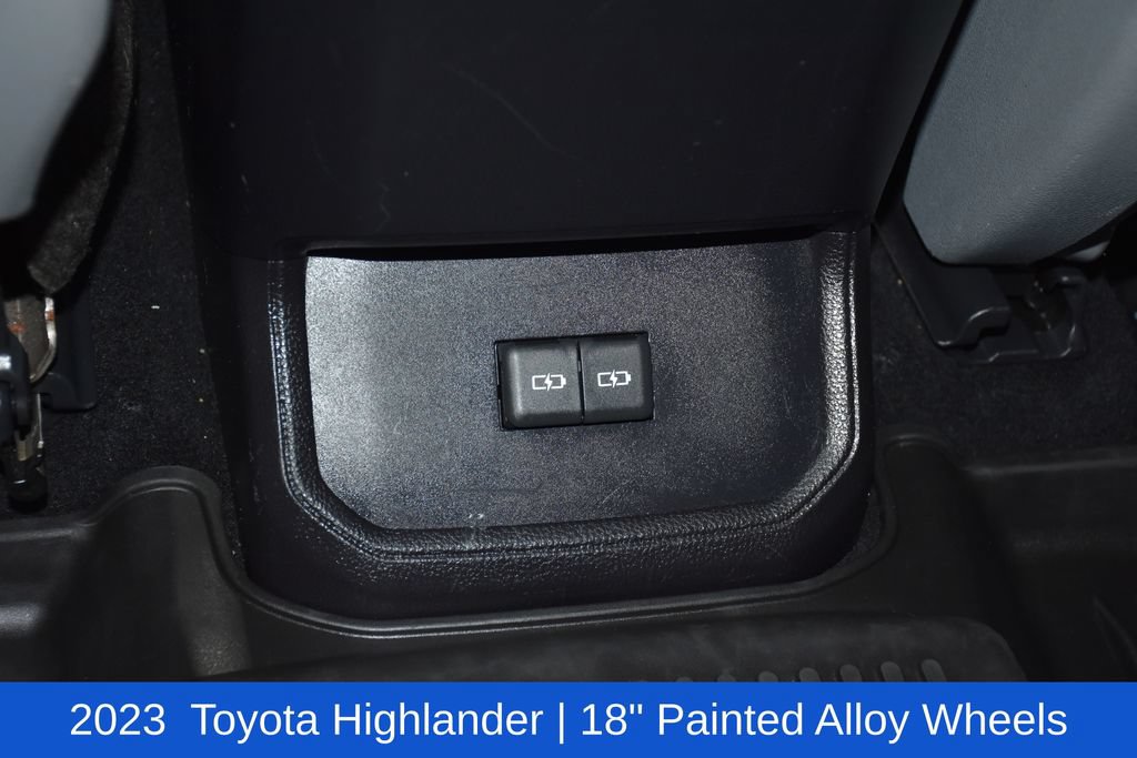 Used 2023 Toyota Highlander LE AWD/4WD image 27
