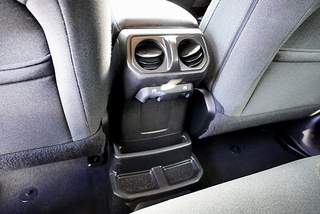 Used 2024 Jeep Wrangler Unlimited AWD/4WD image 25