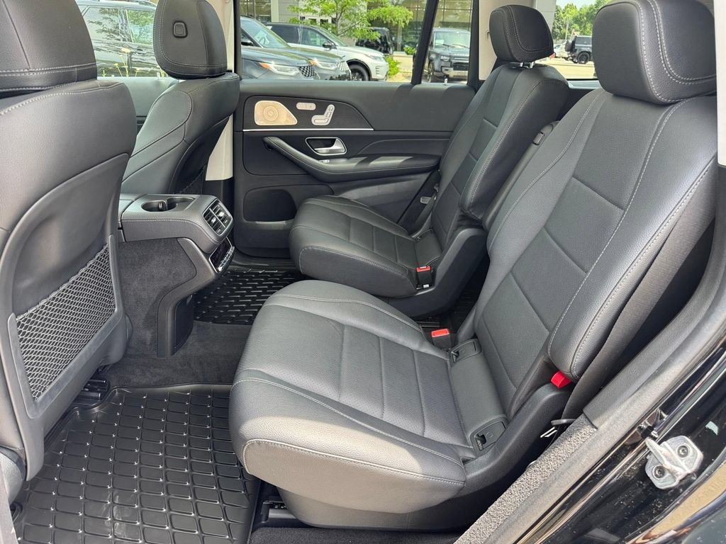 Used 2023 Mercedes-Benz GLS 450 4MATIC image 9