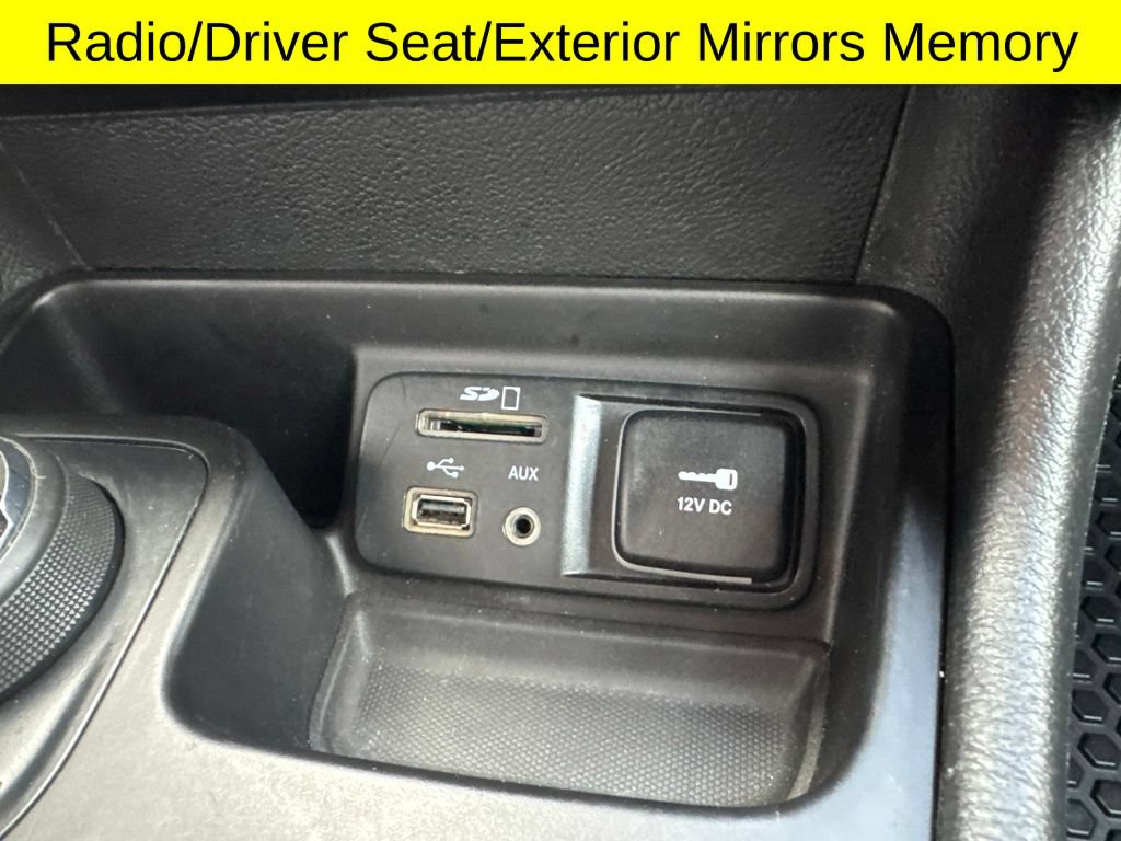 Used 2017 Jeep Cherokee Trailhawk AWD/4WD image 29