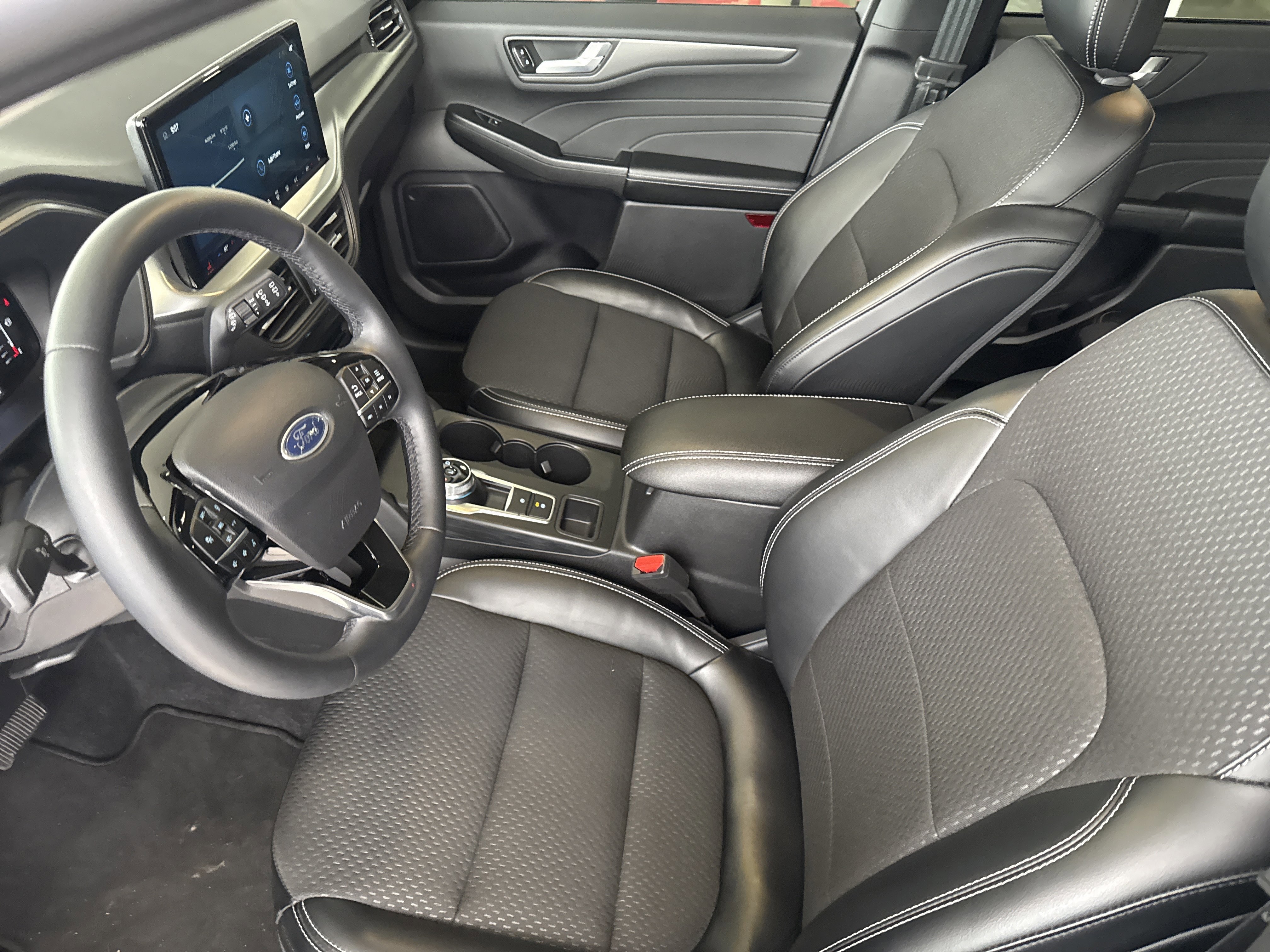 Used 2024 Ford Escape SE image 21