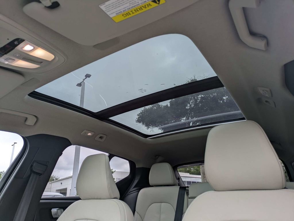 Certified 2023 Volvo XC40 B5 Plus w/ Protection Package Premier AWD/4WD image 25