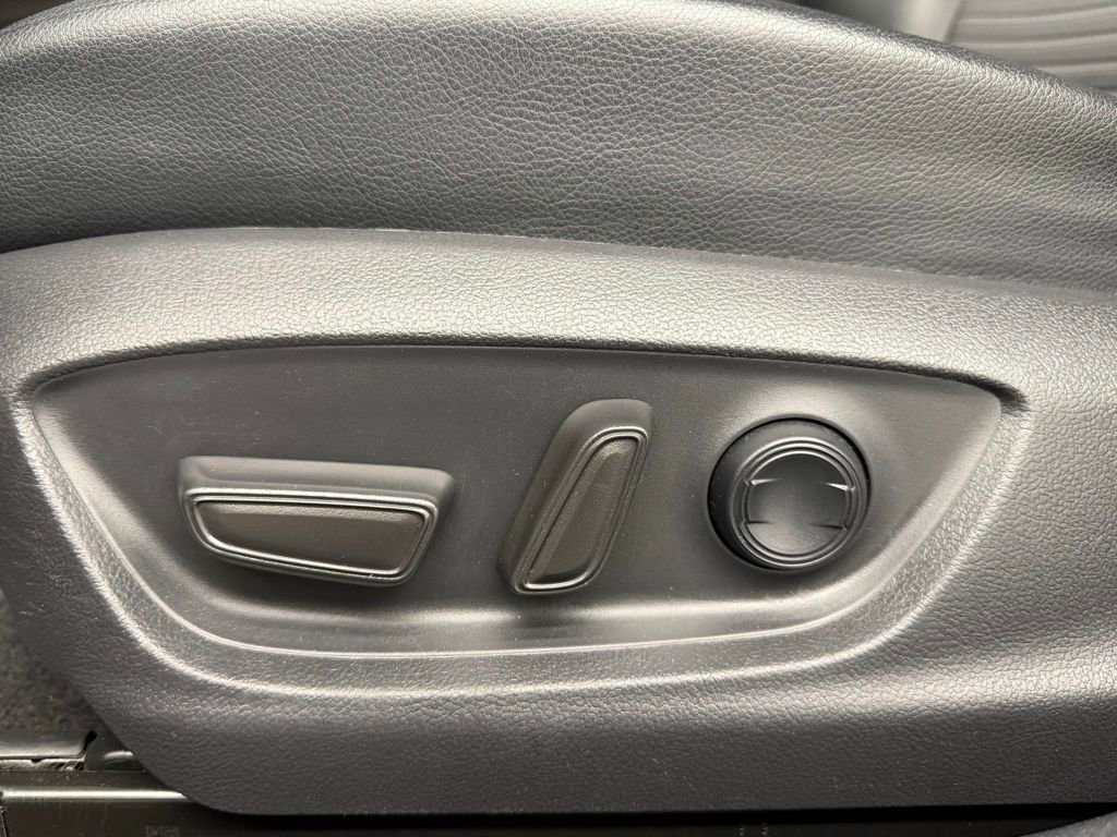 Certified 2022 Toyota Camry SE image 21