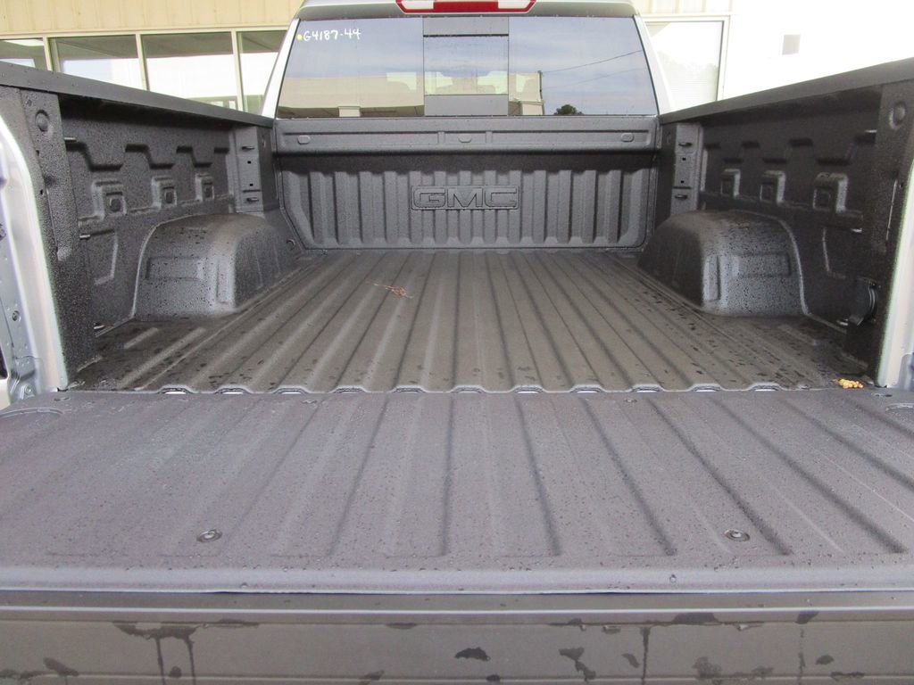 New 2026 GMC Sierra 1500 SLE image 16