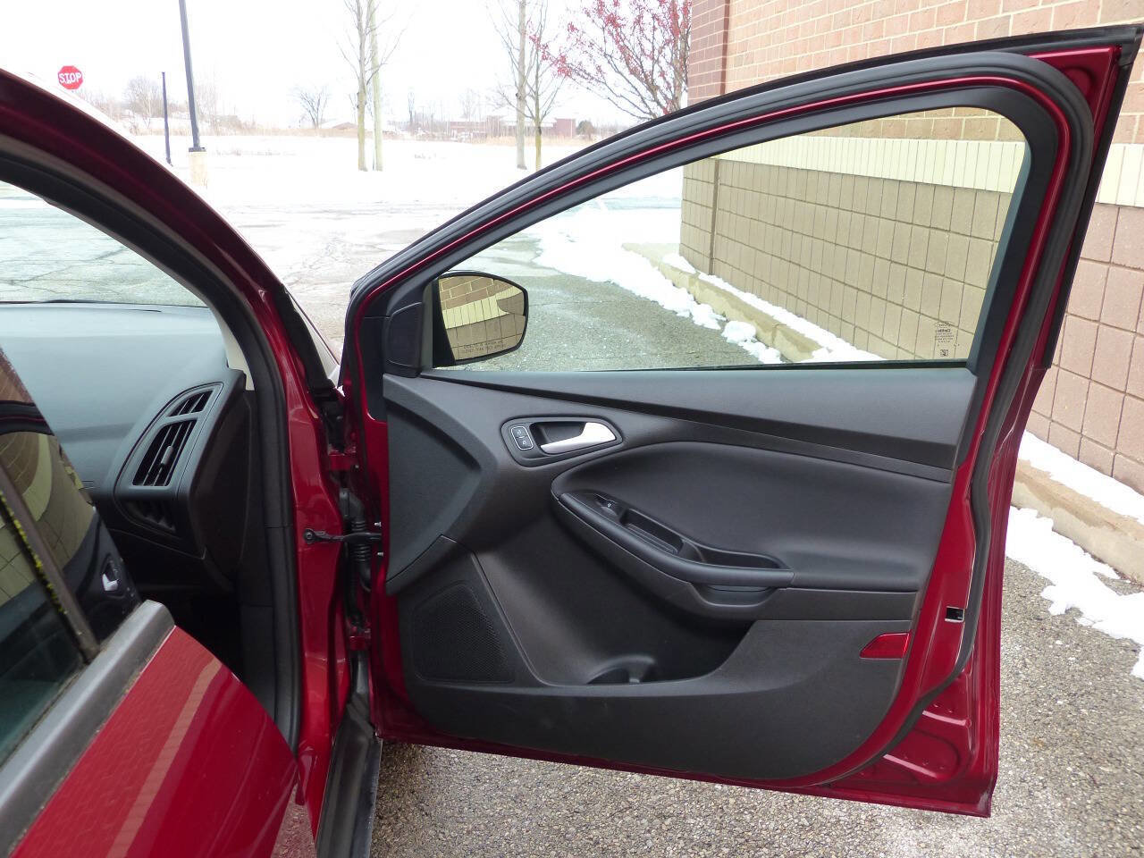 Used 2016 Ford Focus SE FWD image 40