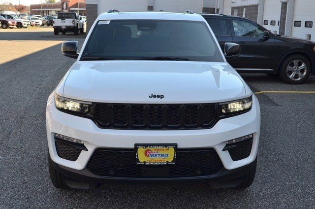 New 2025 Jeep Grand Cherokee Limited w/ Luxury Tech Group II image 3
