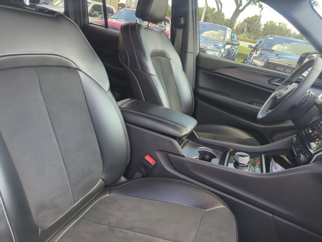 Used 2024 Jeep Grand Cherokee Altitude RWD image 22