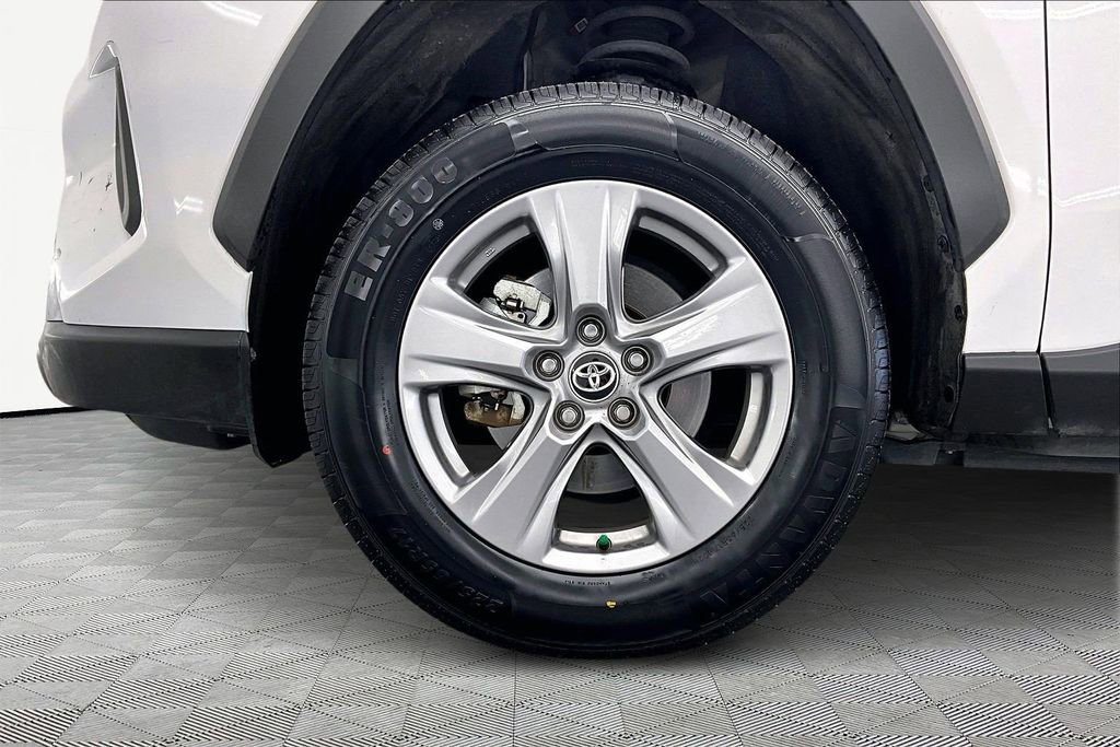 Used 2025 Toyota RAV4 XLE image 9