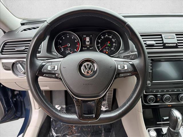 Used 2019 Volkswagen Passat 2.0T SE R-Line image 13